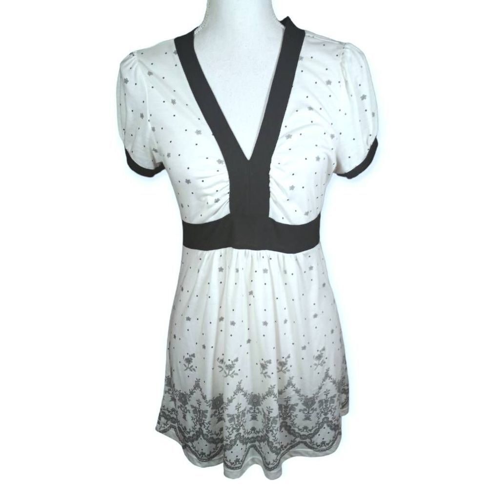 White & Black V-Neck Empire Waist Women's Top